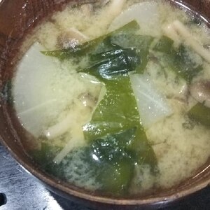 わかめと大根、豆腐の味噌汁